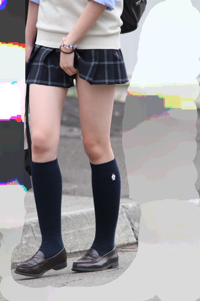 【画像】もう少しでパンツ見えそうなjkwwww 45th image