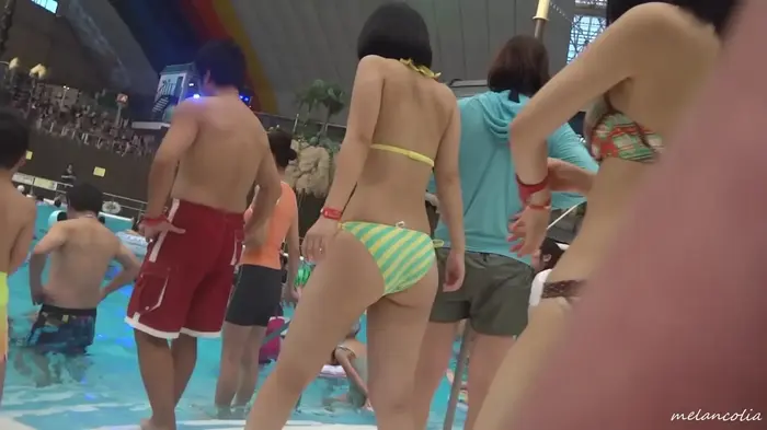 [eros1584 swimsuit voyeur] A video that enjoys the slightly stretched bikini appearance of JKs who are taken of the buttocks of the plump pudding pudding 19th image