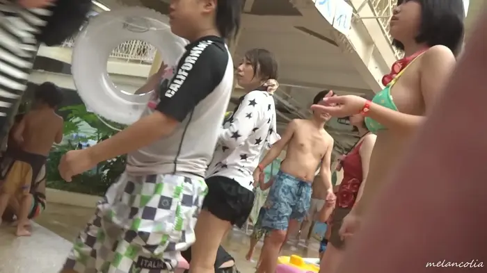 [eros1584 swimsuit voyeur] A video that enjoys the slightly stretched bikini appearance of JKs who are taken of the buttocks of the plump pudding pudding 24th image