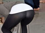 The girl's panties are too transparent ... A sheer pan erotic image of a leggings girl whose round buttocks shape is too clear and erotic