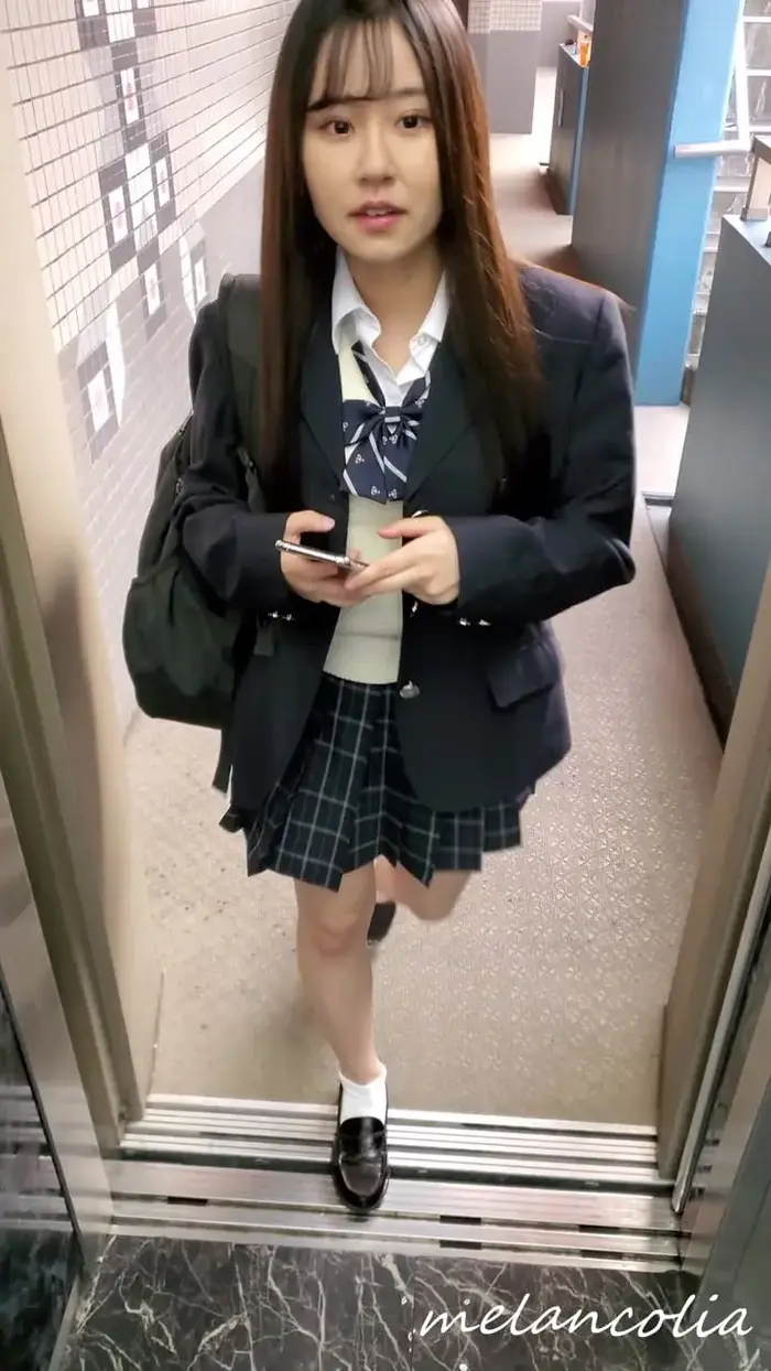 [upskirt1149 upside-down shooting JK] 10 days in the elevator with a blackened dick and a pre-puri crotch that is too naughty JK's pants situation (2) 17th image