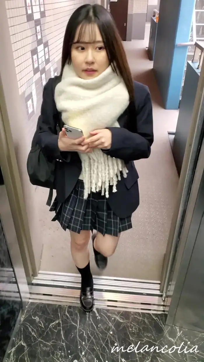 [upskirt1149 upside-down shooting JK] 10 days in the elevator with a blackened dick and a pre-puri crotch that is too naughty JK's pants situation (2) 21th image