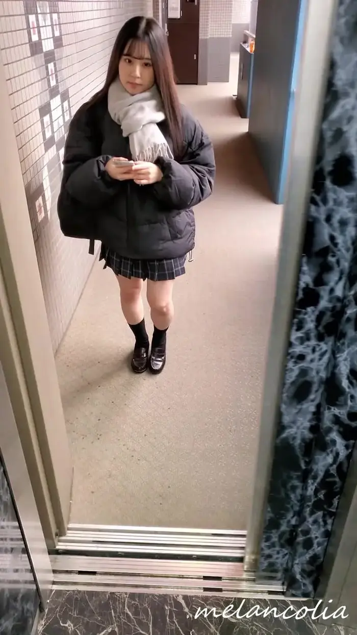[upskirt1149 upside-down shooting JK] 10 days in the elevator with a blackened dick and a pre-puri crotch that is too naughty JK's pants situation (2) 28th image