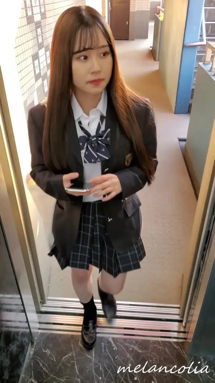 [upskirt1149 upside-down shooting JK] 10 days in the elevator with a blackened dick and a pre-puri crotch that is too naughty JK's pants situation (2) 3th image