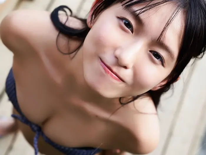 [Shida Oto 10] Image 10 of a 23-year-old who graduated from university and admires a transparent E-cup bikini with erotic eyes 28th image