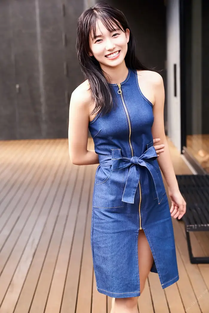 [Shida Oto 10] Image 10 of a 23-year-old who graduated from university and admires a transparent E-cup bikini with erotic eyes 48th image