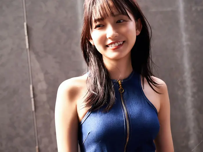 [Shida Oto 10] Image 10 of a 23-year-old who graduated from university and admires a transparent E-cup bikini with erotic eyes 53th image
