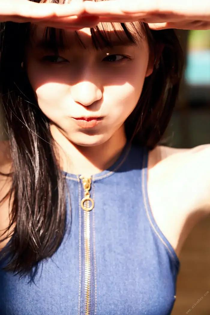 [Shida Oto 10] Image 10 of a 23-year-old who graduated from university and admires a transparent E-cup bikini with erotic eyes 55th image