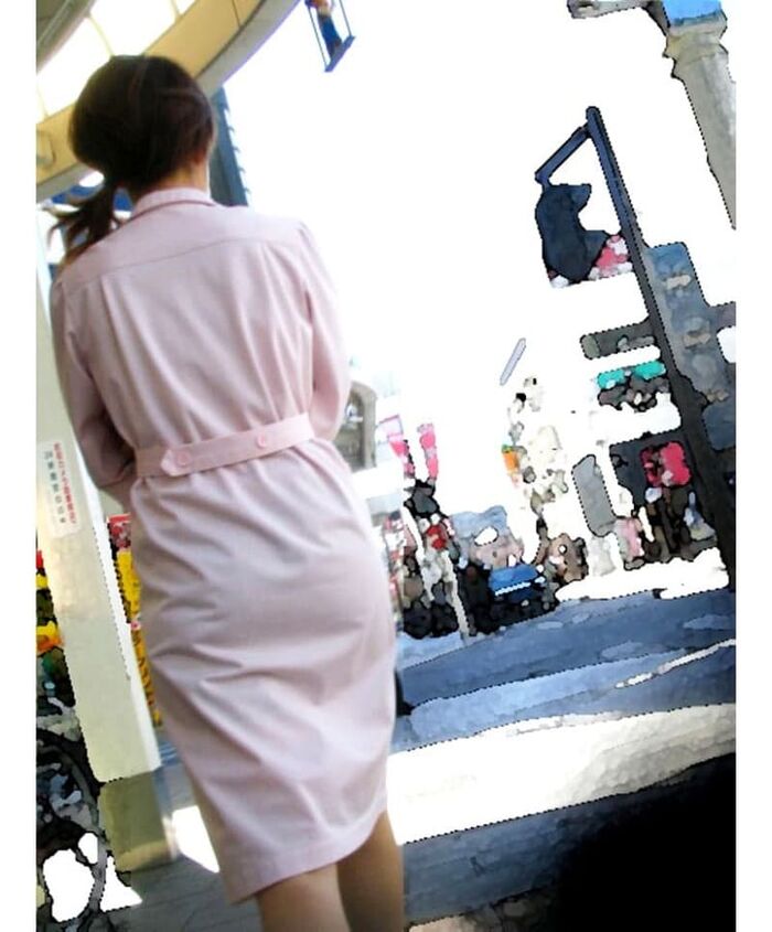 Erotic image of the back view of the shopping nurse's white coat showing through the pants 18th image