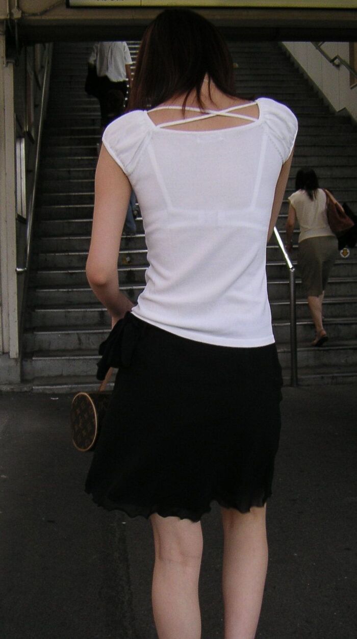 The bra that you can see through is sexy... Erotic images taken in the city that get excited by an amateur's sexy sheer bra 10th image