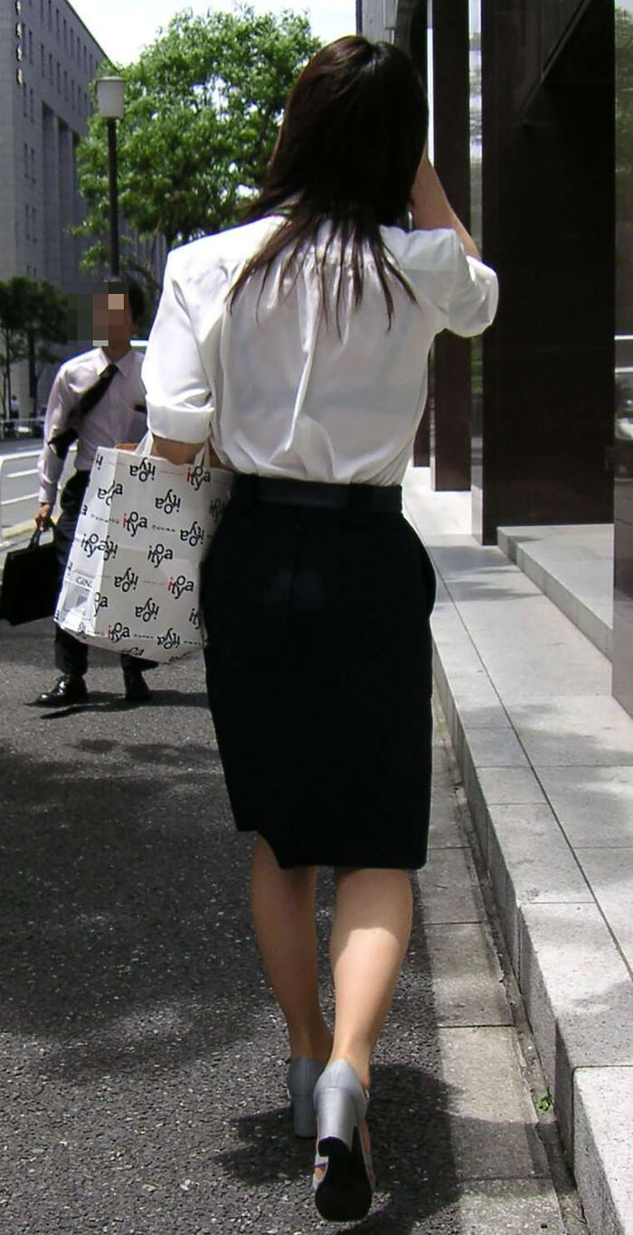The bra that you can see through is sexy... Erotic images taken in the city that get excited by an amateur's sexy sheer bra 33th image
