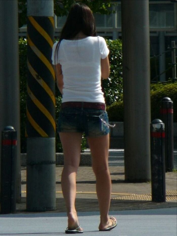 The bra that you can see through is sexy... Erotic images taken in the city that get excited by an amateur's sexy sheer bra 7th image