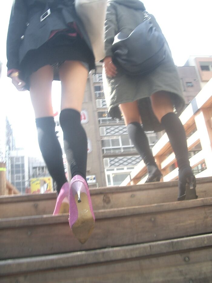 - A miniskirt girl's panchira that catches her eye ... Erotic low-angle panchira images of buttocks and thighs 14th image