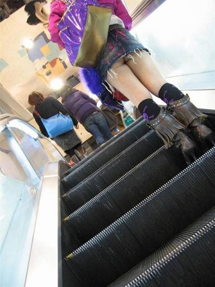 - A miniskirt girl's panchira that catches her eye ... Erotic low-angle panchira images of buttocks and thighs 15th image