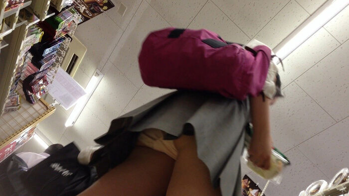 - A miniskirt girl's panchira that catches her eye ... Erotic low-angle panchira images of buttocks and thighs 30th image