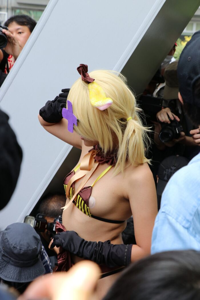 - Full of lascivious! Image of a cosplayer showing off a crazy cosplay at the Comiket venue 18th image