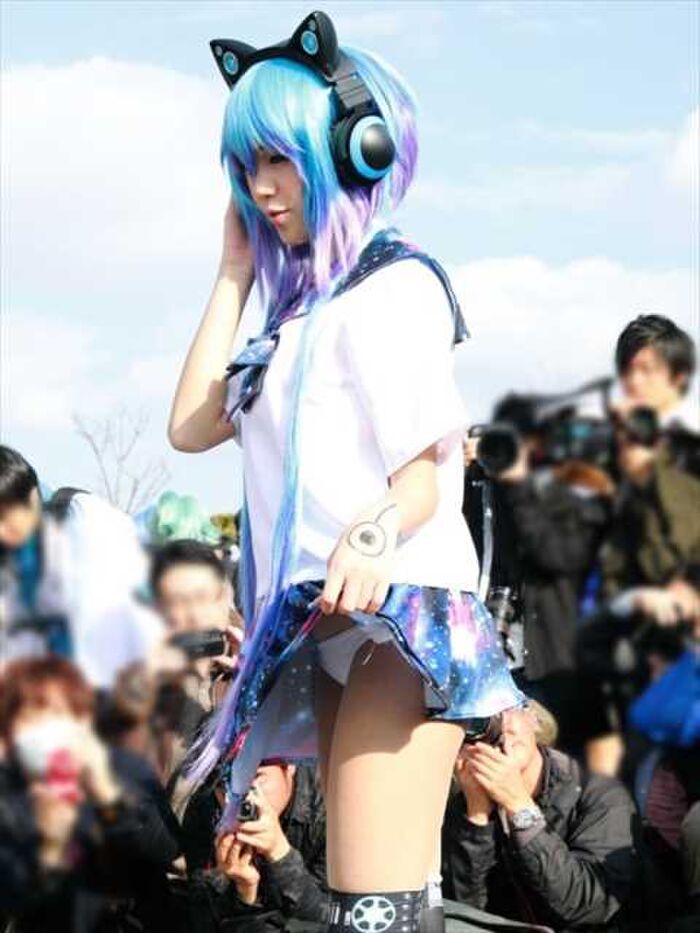 - Full of lascivious! Image of a cosplayer showing off a crazy cosplay at the Comiket venue 8th image