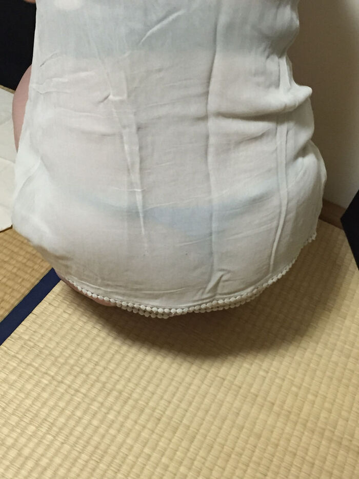 Mature woman's buttocks erotic image taken at home 64th image