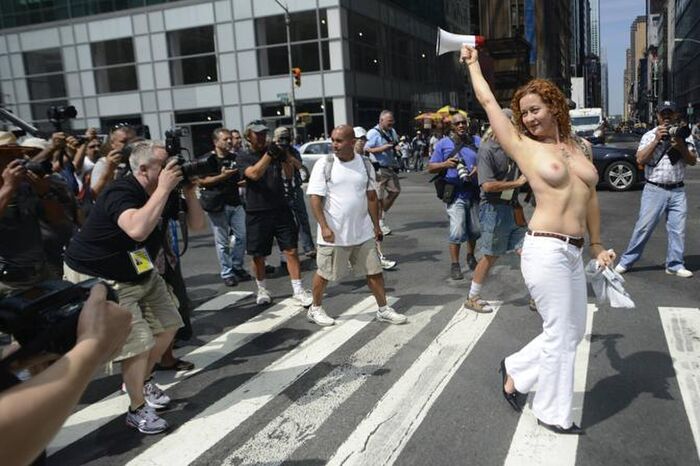 Overseas, girls with are walking everywhere! Gal image of taken in the city 10th image