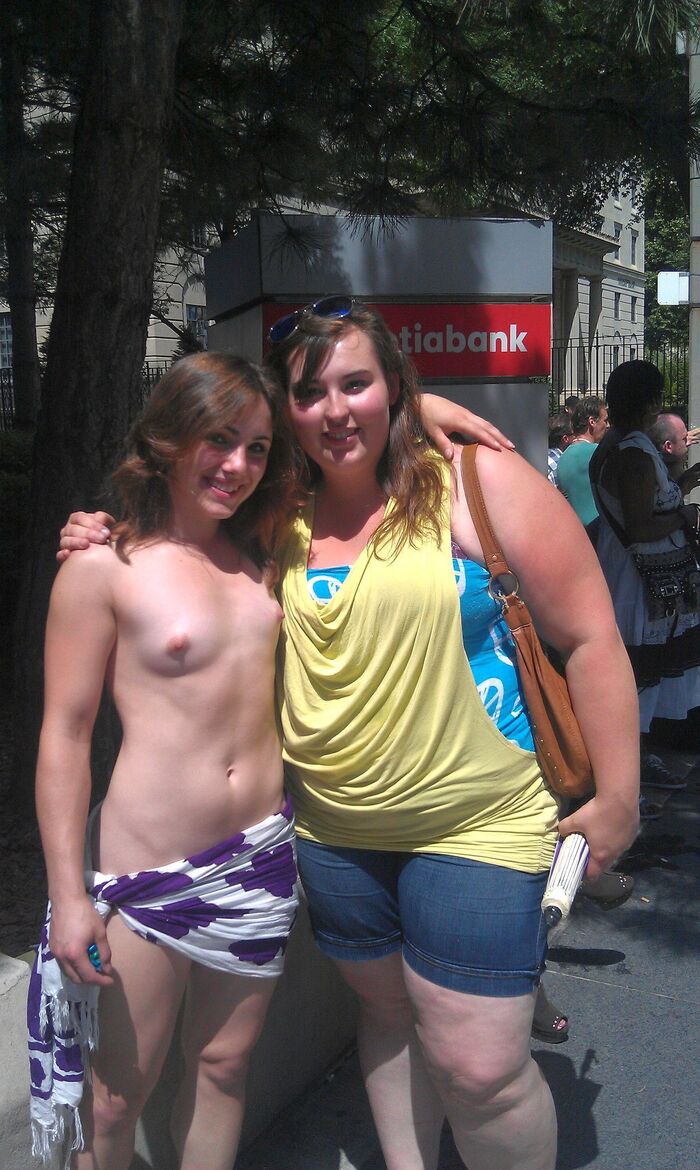 Overseas, girls with are walking everywhere! Gal image of taken in the city 17th image