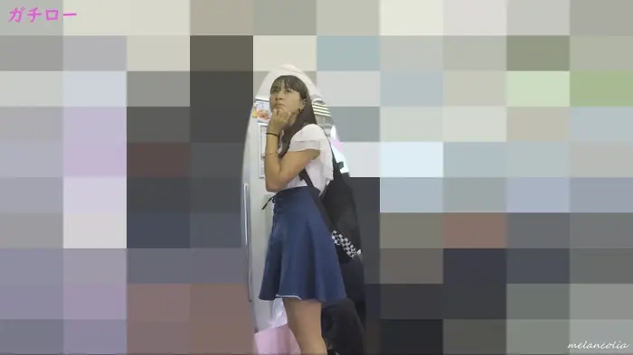 [upskirt903 upside-down shooting JK] Contrary to her appearance, a half-type beautiful girl with a plump buttocks who wears a pink T-back is too erotic 3th image