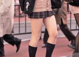 - It's so erotic that the bare feet of a high school girl sigh! Healthy and smooth... JK image exposing her proud thighs with a short skirt