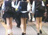 【JK街撮り画像】思わず触りたくなる成長期の肉体！！通学路で撮られた登下校中女子高生のエッチな身体に胸がキュンキュンするwww
