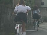 [JK Bicycle Panty Shot] Standing rowing is one shot out www Pants can be seen or not ... High school girl commuting by bicycle www