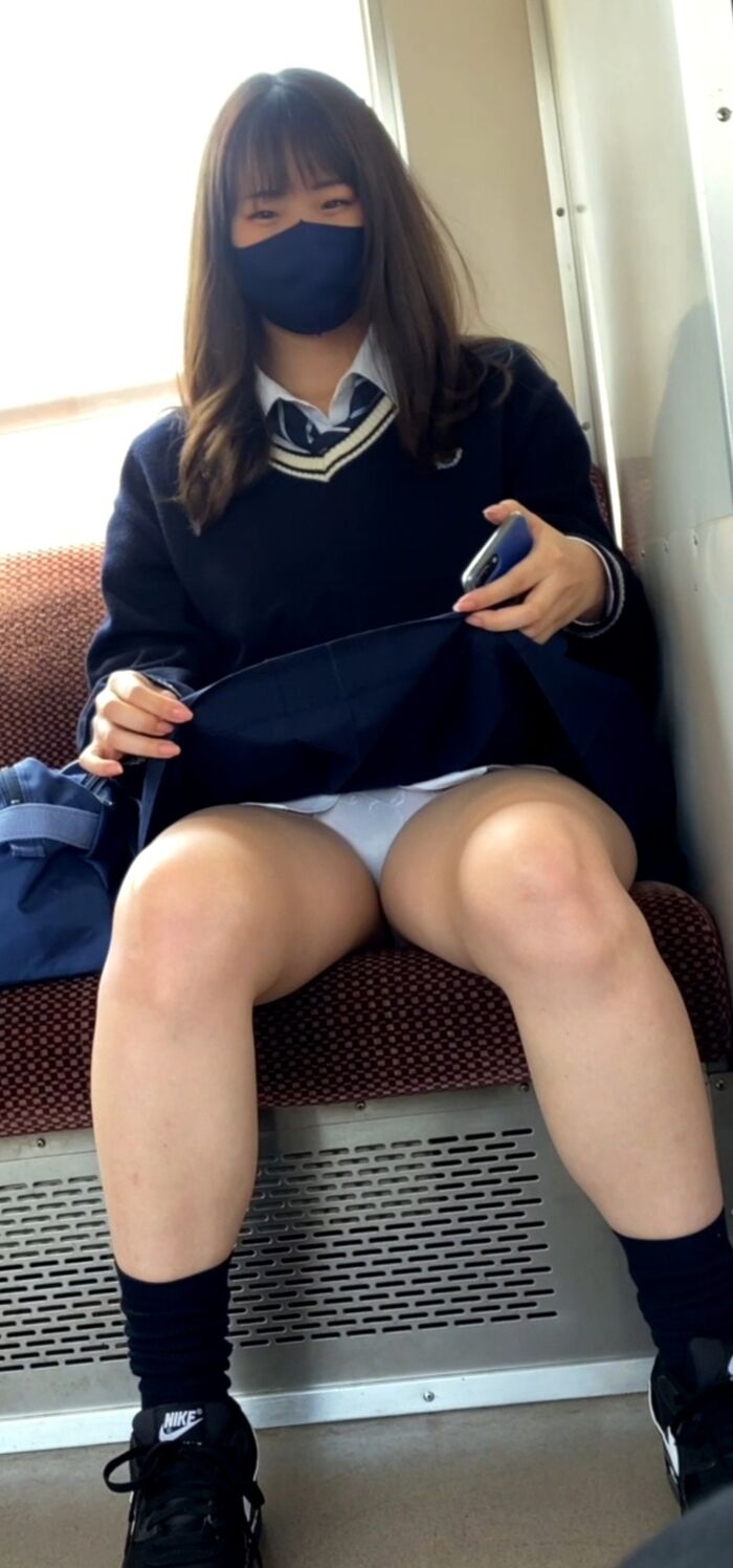 【画像】おそらくjk抱きまくりの男性教師が見つかるwwwww 11th image