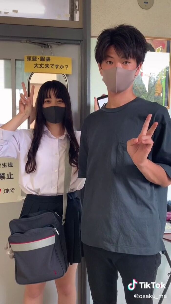 【画像】おそらくjk抱きまくりの男性教師が見つかるwwwww 2th image