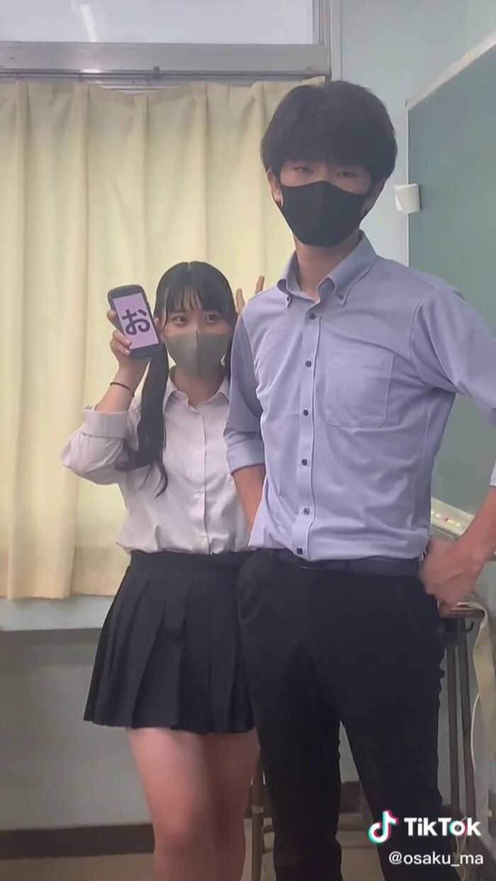 【画像】おそらくjk抱きまくりの男性教師が見つかるwwwww 3th image