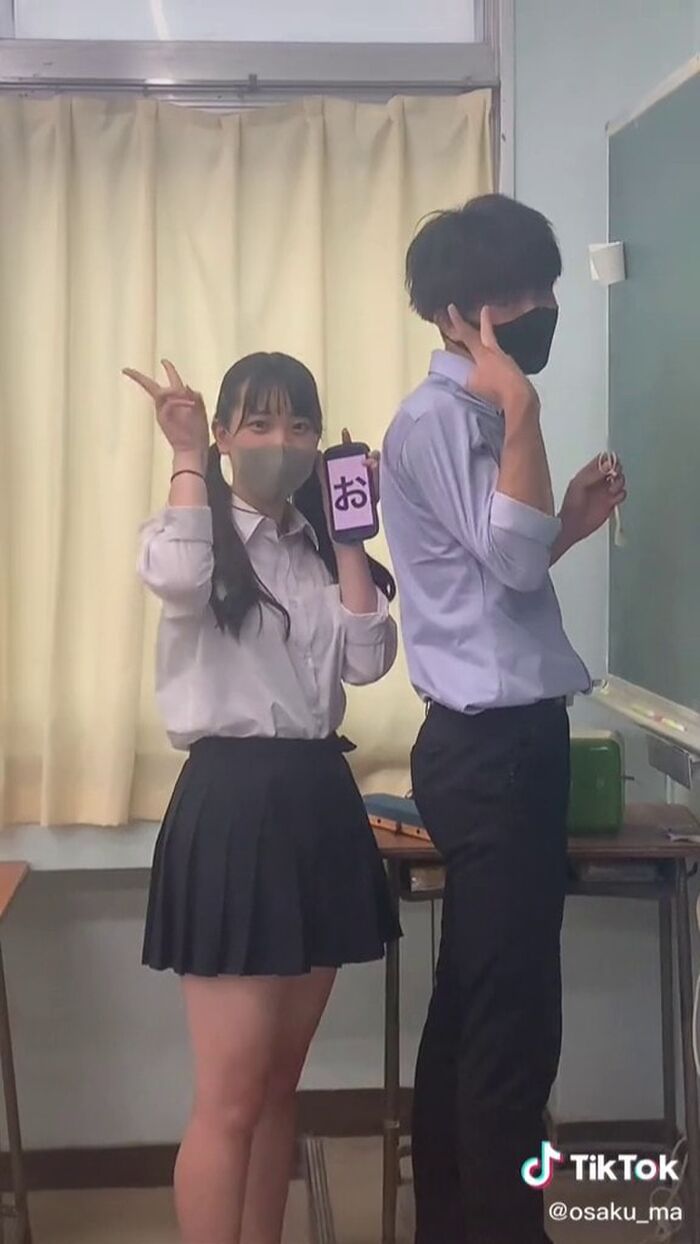 【画像】おそらくjk抱きまくりの男性教師が見つかるwwwww 4th image