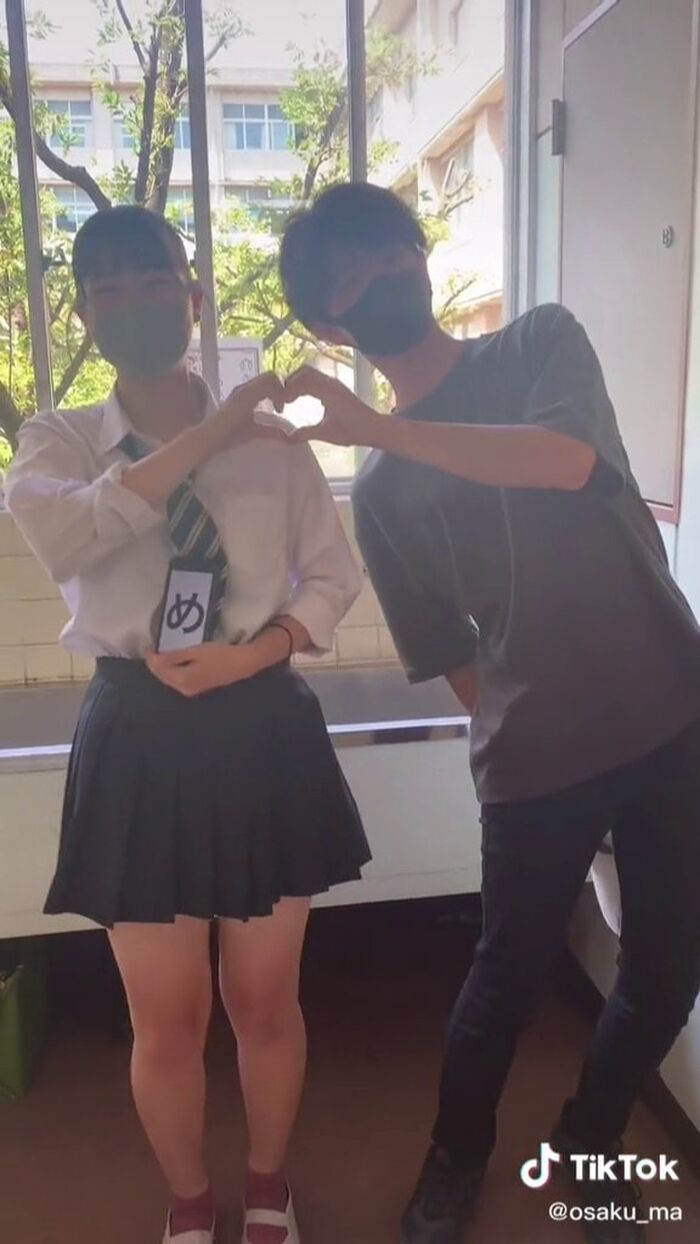 【画像】おそらくjk抱きまくりの男性教師が見つかるwwwww 6th image