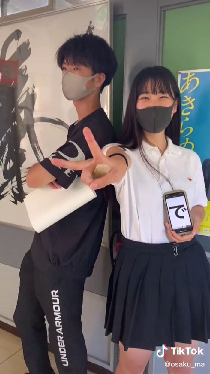 【画像】おそらくjk抱きまくりの男性教師が見つかるwwwww 8th image