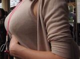 - [City shooting clothed big breasts] A milk bag that everyone looks back on! Even if you try to hide it, the clothed big of an amateur girl who can't hide it are too big and warota www