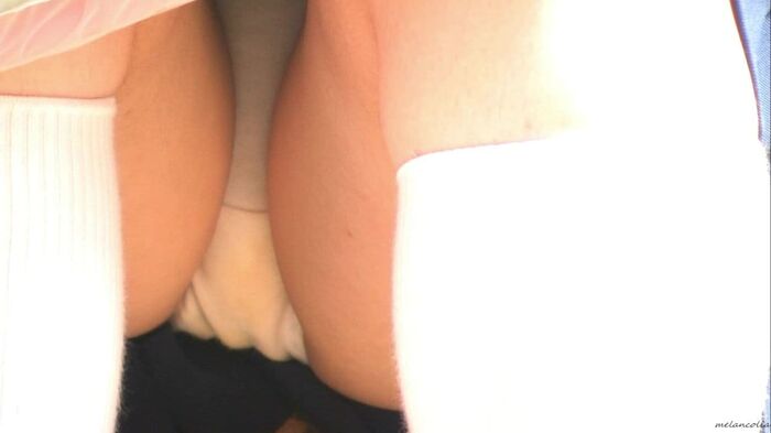 [eros1193 sitting panchira] Serious glasses JK that looks good on white thighs that white socks look good on white thighs that are taken with a telephoto of white P plump crotch during a break 15th image