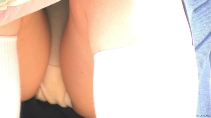 [eros1193 sitting panchira] Serious glasses JK that looks good on white thighs that white socks look good on white thighs that are taken with a telephoto of white P plump crotch during a break 17th image