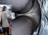 [Upside-down voyeur erotic image] Thick pantyhose that increase as it gets cold ... If you look at it upside down, it's so stuffy wwww