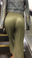 [Image] A woman who clearly understands that she has no panties, is safely photographed wwww