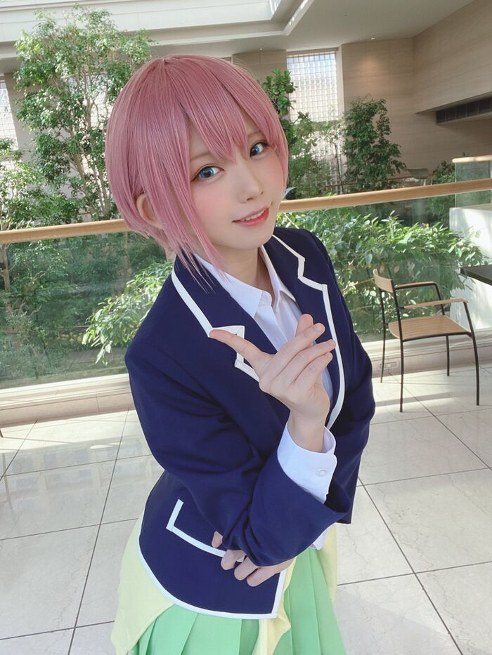 【Image】Enako and Kizuna Ai's belly button cosplay looks good 11th image