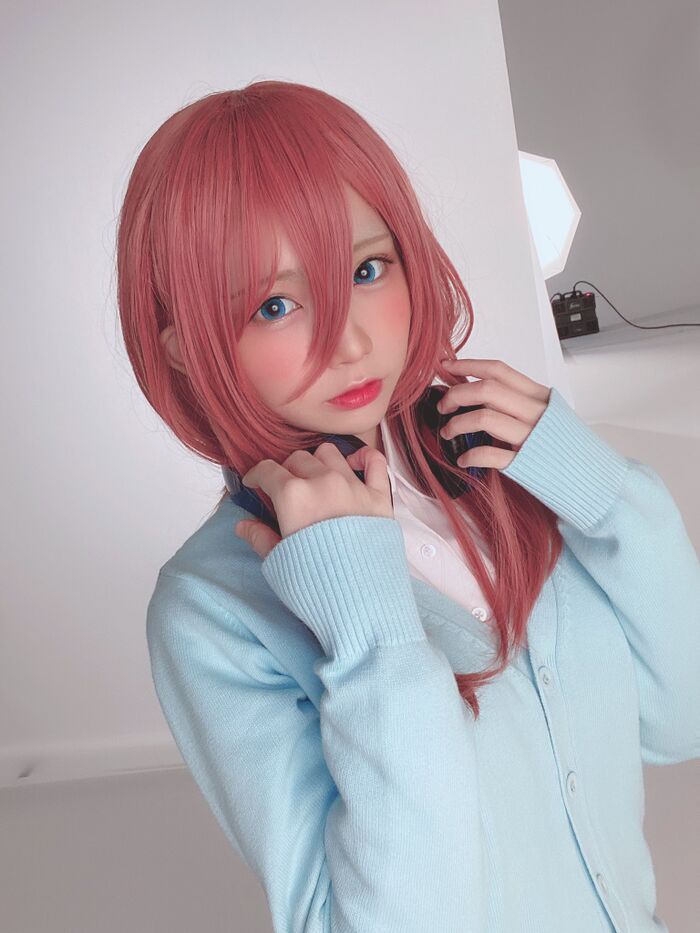 【Image】Enako and Kizuna Ai's belly button cosplay looks good 13th image