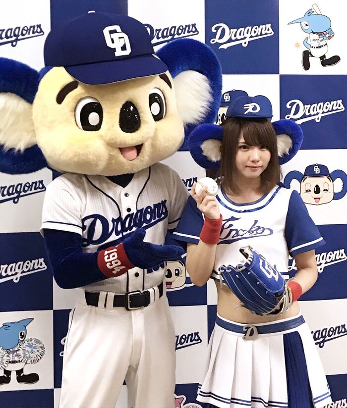 【Image】Enako and Kizuna Ai's belly button cosplay looks good 17th image