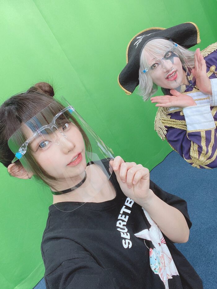 【Image】Enako and Kizuna Ai's belly button cosplay looks good 18th image