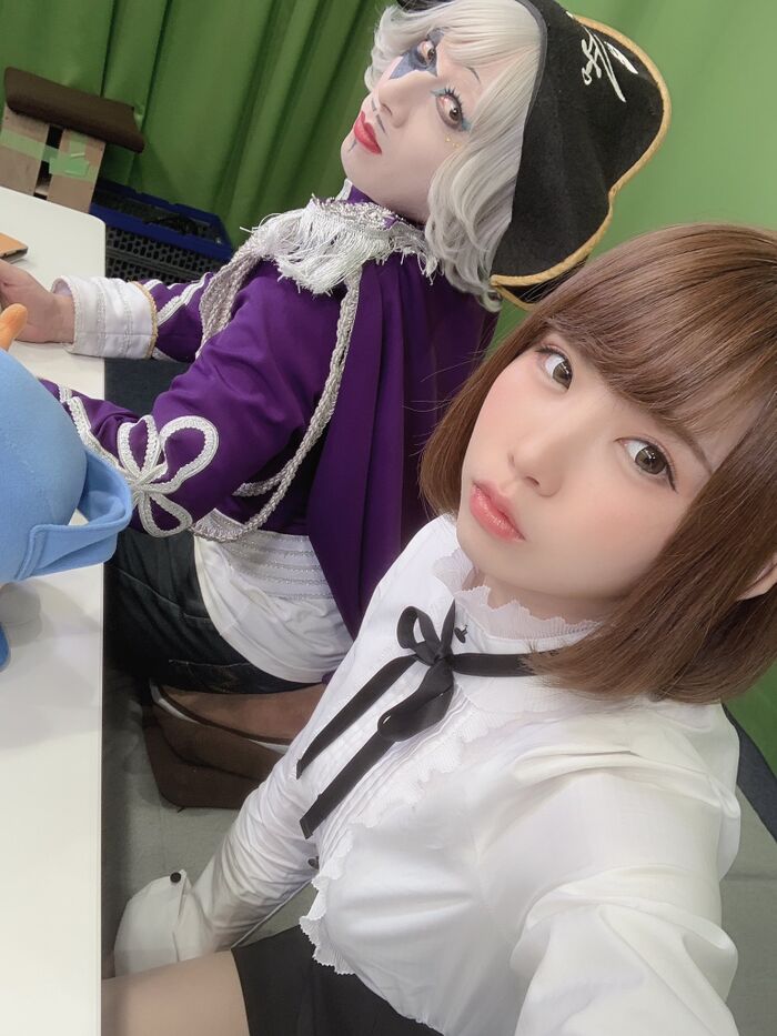 【Image】Enako and Kizuna Ai's belly button cosplay looks good 19th image