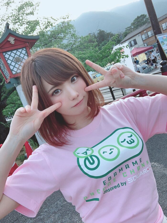 【Image】Enako and Kizuna Ai's belly button cosplay looks good 6th image
