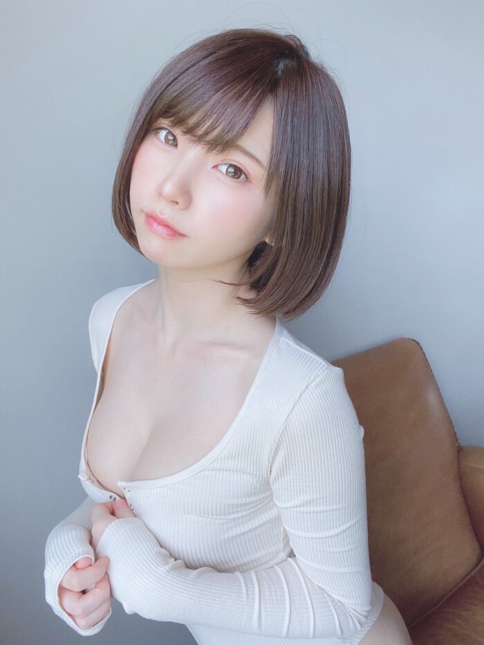 【Image】Enako and Kizuna Ai's belly button cosplay looks good 9th image