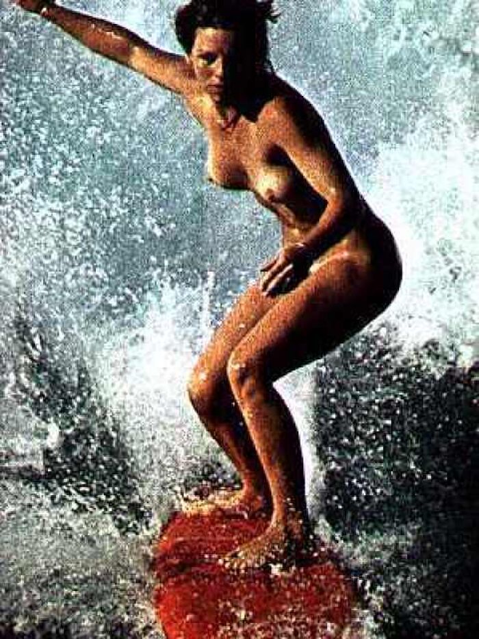 Why do foreigners want to naked at everything? ww Naked surfer who appears when it gets warm www 14th image