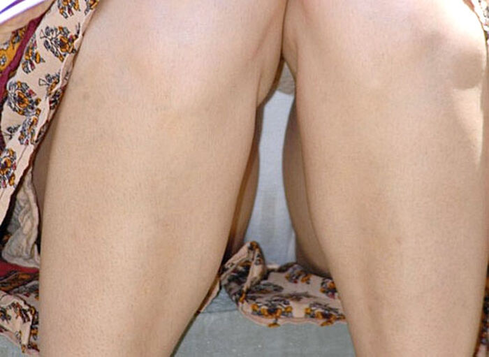 Wouldn't you be excited if you found a stain on the pants of a foreigner www white man? www 12th image
