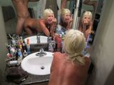 It's universal to take a gonzo in front of the mirror www Overseas mirror shooting SEX is bold wwww