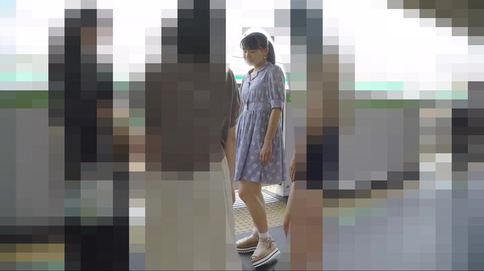 [upskirt563 upside-down shooting JK] A one-piece ponite beautiful girl who wears a cotton P with a white plump thighs and buttocks that are quite erotic 2th image